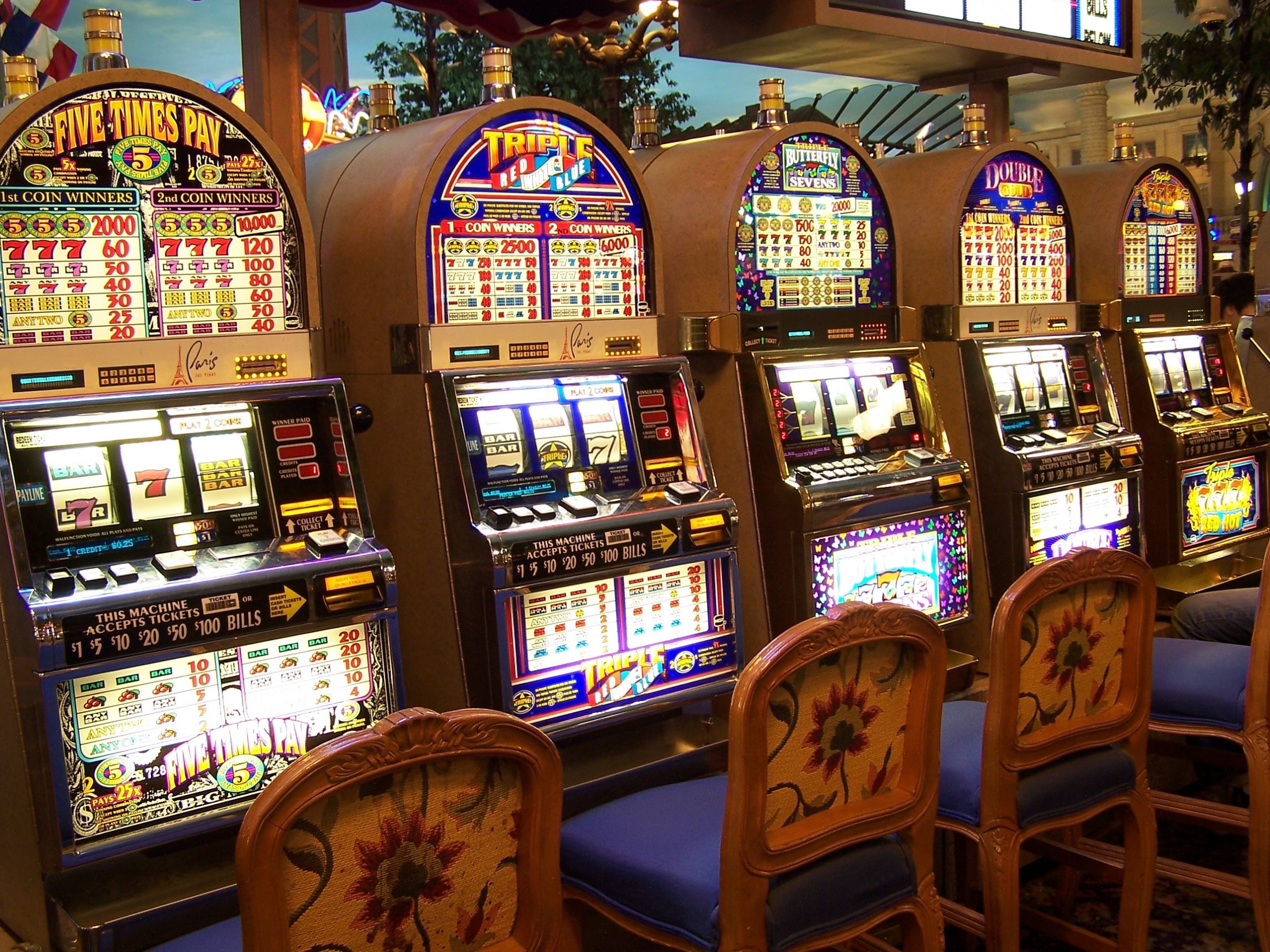 casino-slot-machine-gambling-wallpaper-scaled